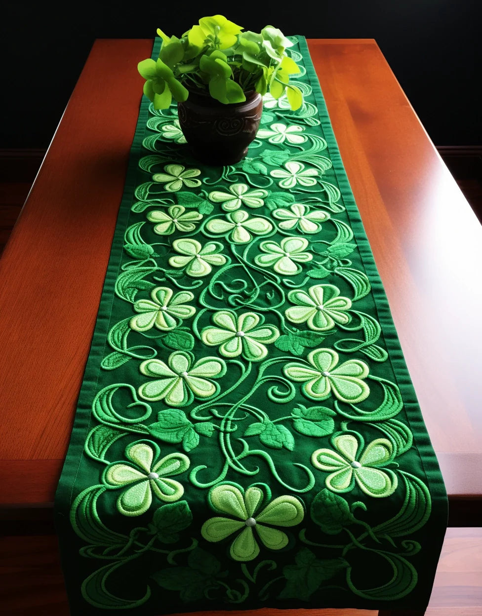 Shamrock TAI260224391 Quilted Table Runner