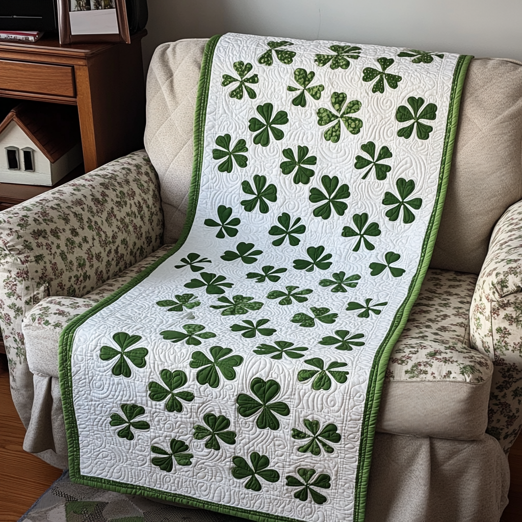 Shamrock TAI121024025 Quilted Table Runner